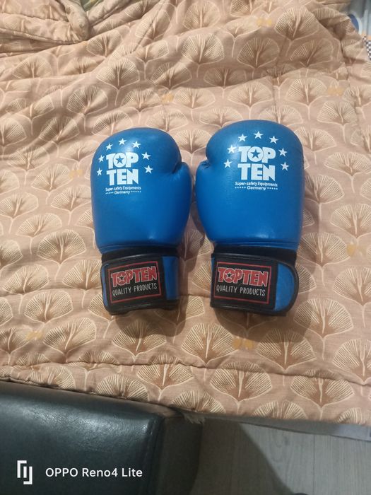 Продам перчатки боксерские.