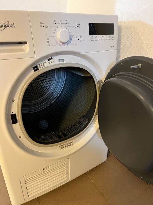 Uscator rufe Whirlpool cu condensare