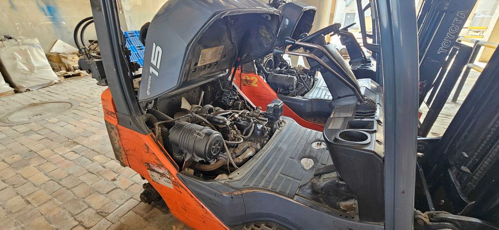 Вилочный погрузчик TOYOTA