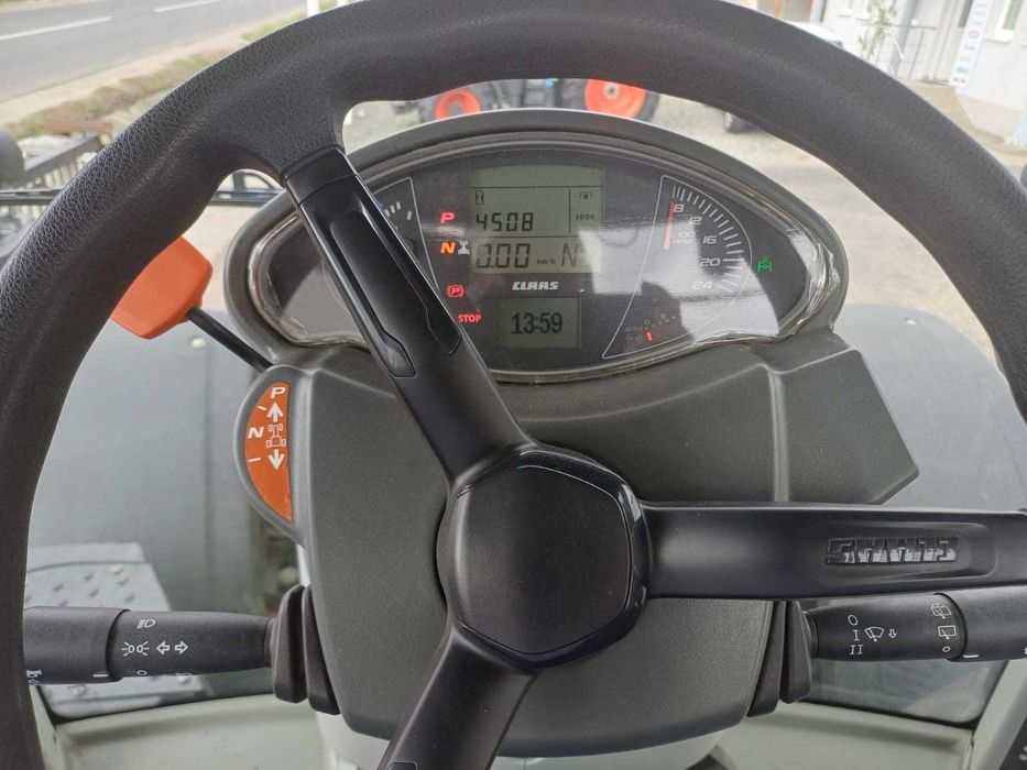 Tractor CLAAS Axion 870 CMATIC