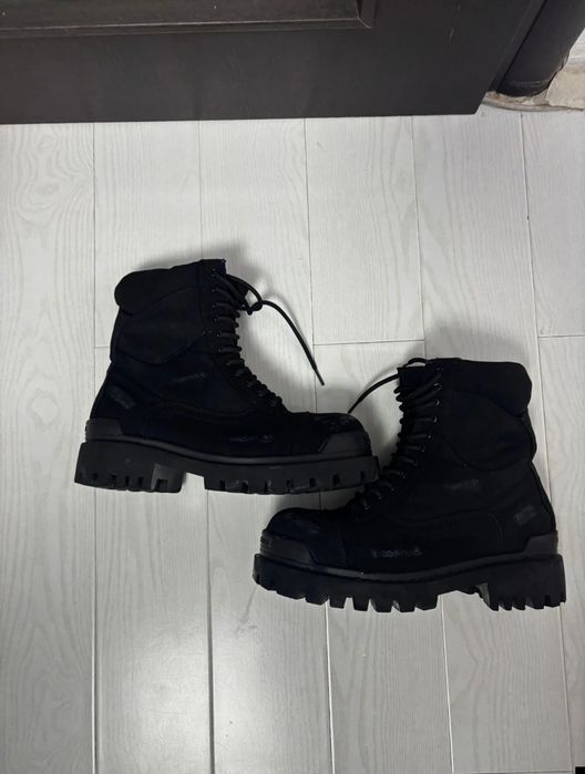 Balenciaga strike boots