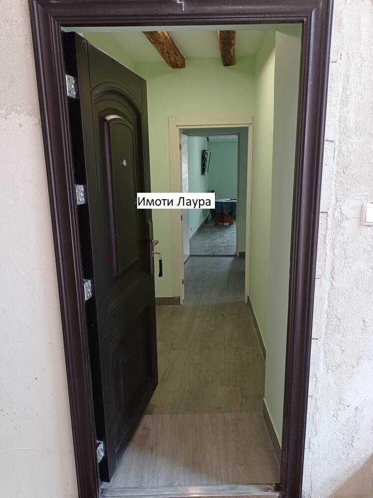 Дава се под наем Двустаен апартамент в Шумен, Център - 55 кв.м за 255 € - Снимка #5