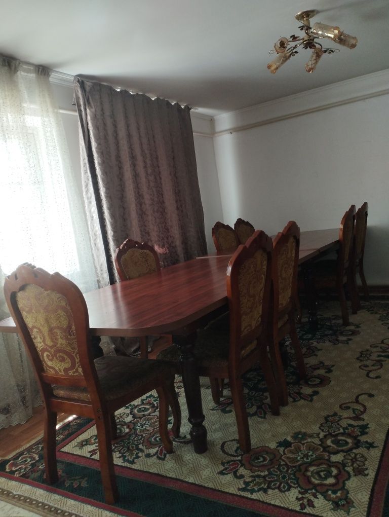Стол и стулья для Гостиный