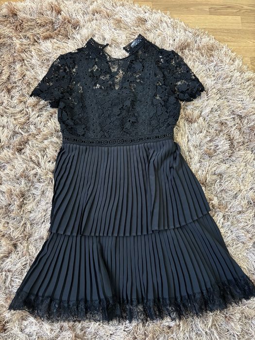 Rochie neagra plisata cu dantela