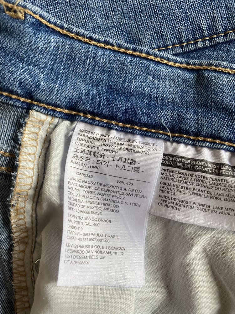 Blugi Levi Strauss in stare foarte buna