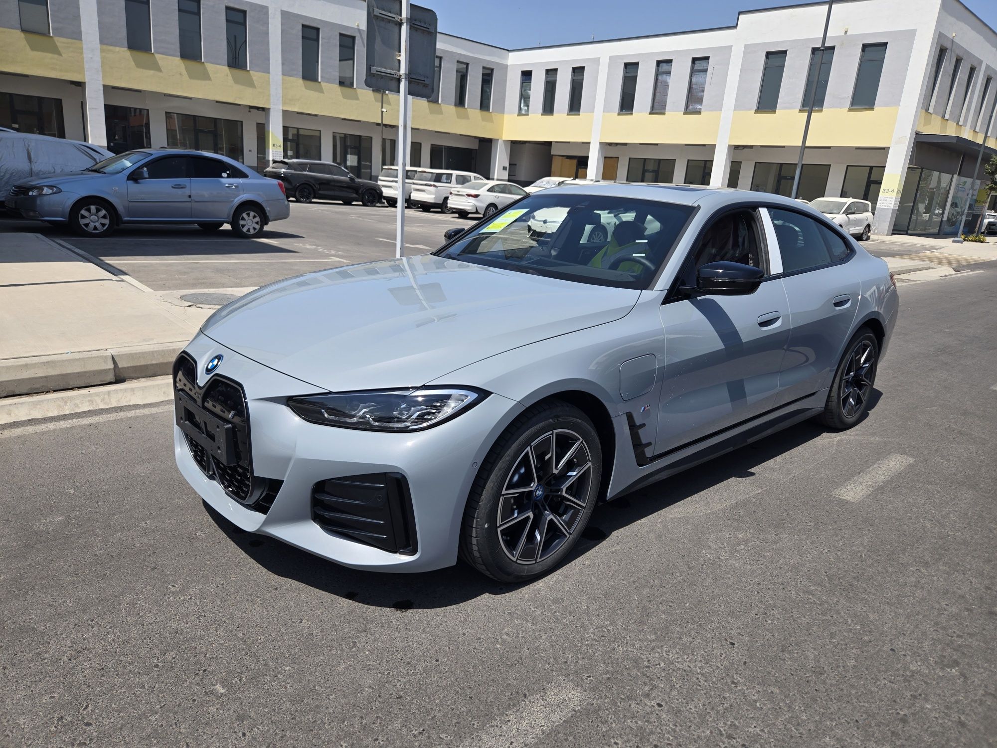 Bmw i4, nalichida