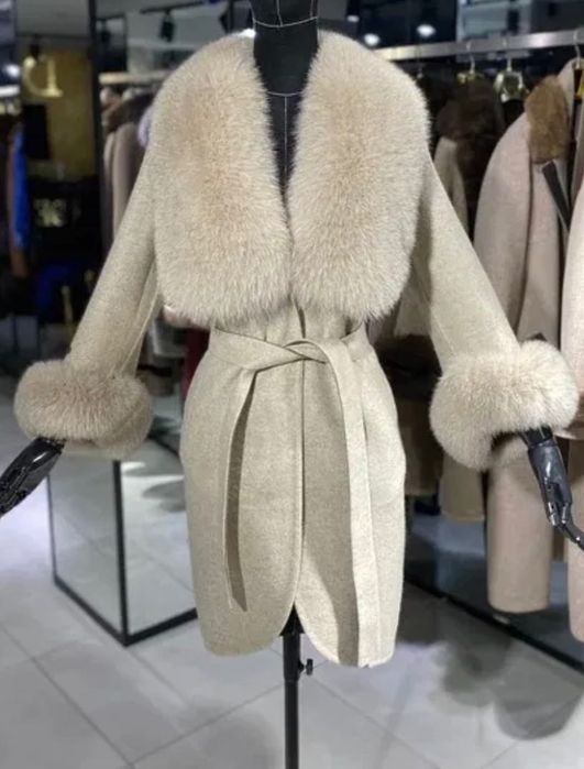Палто Кашмир и вълна, яка естествен косъм лисица.