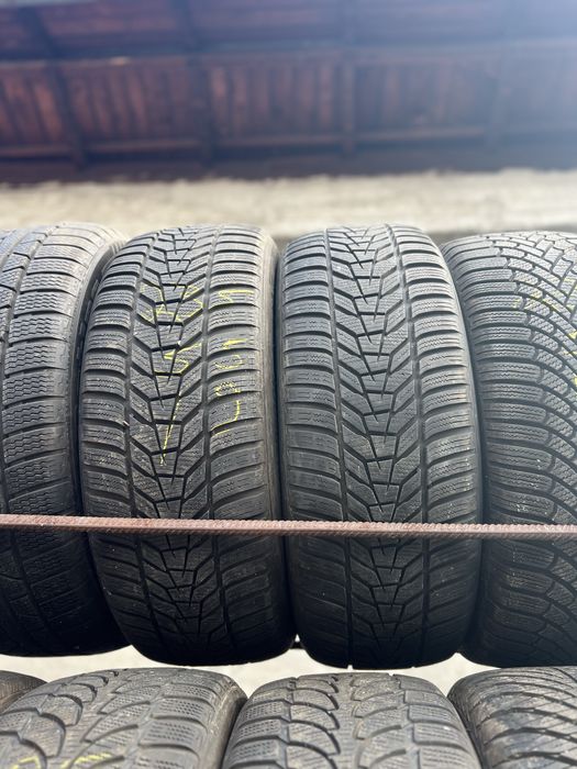 Două anvelope de iarnă 235/55R19 hankook!