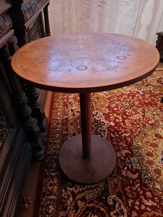 Vând moblă sculptată