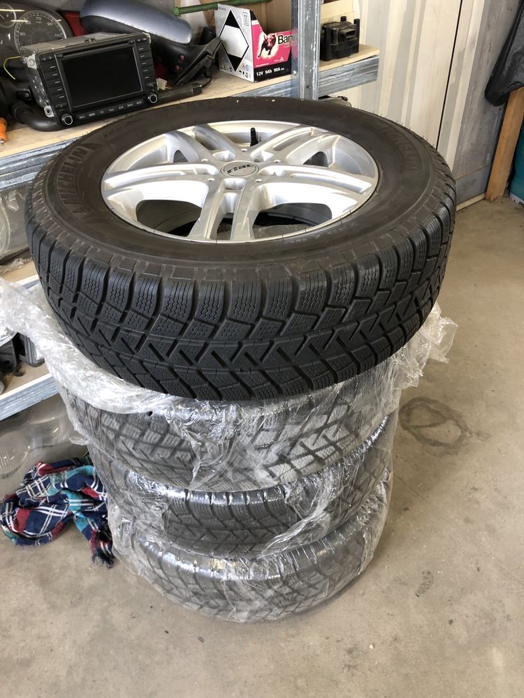 Зимни гуми с джанти от Ford Kuga 235/60R16