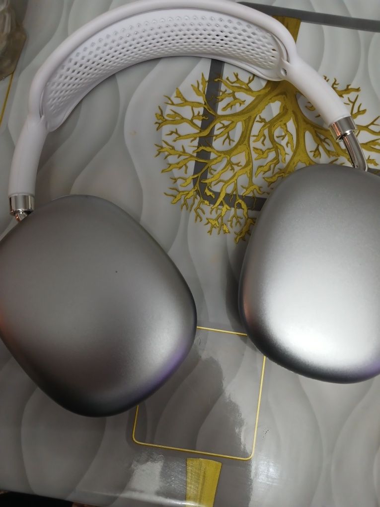 Продам AirPods Max