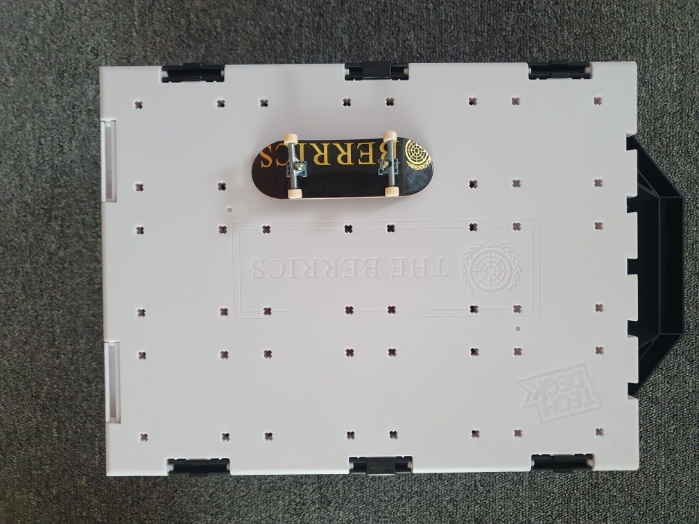 Фингърборд скейт парк TECH DECK - The Berrics Transforming Park
