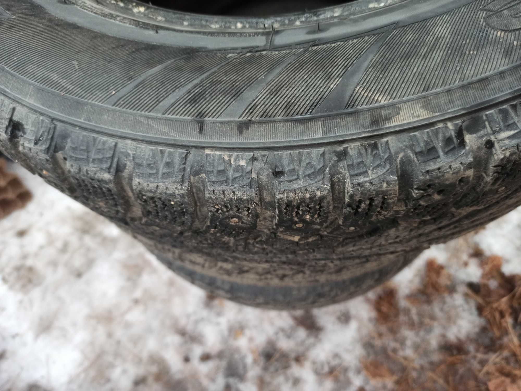 Зимние шины/колеса Hankook 215/65R16 (комплект) в хорошем состоянии