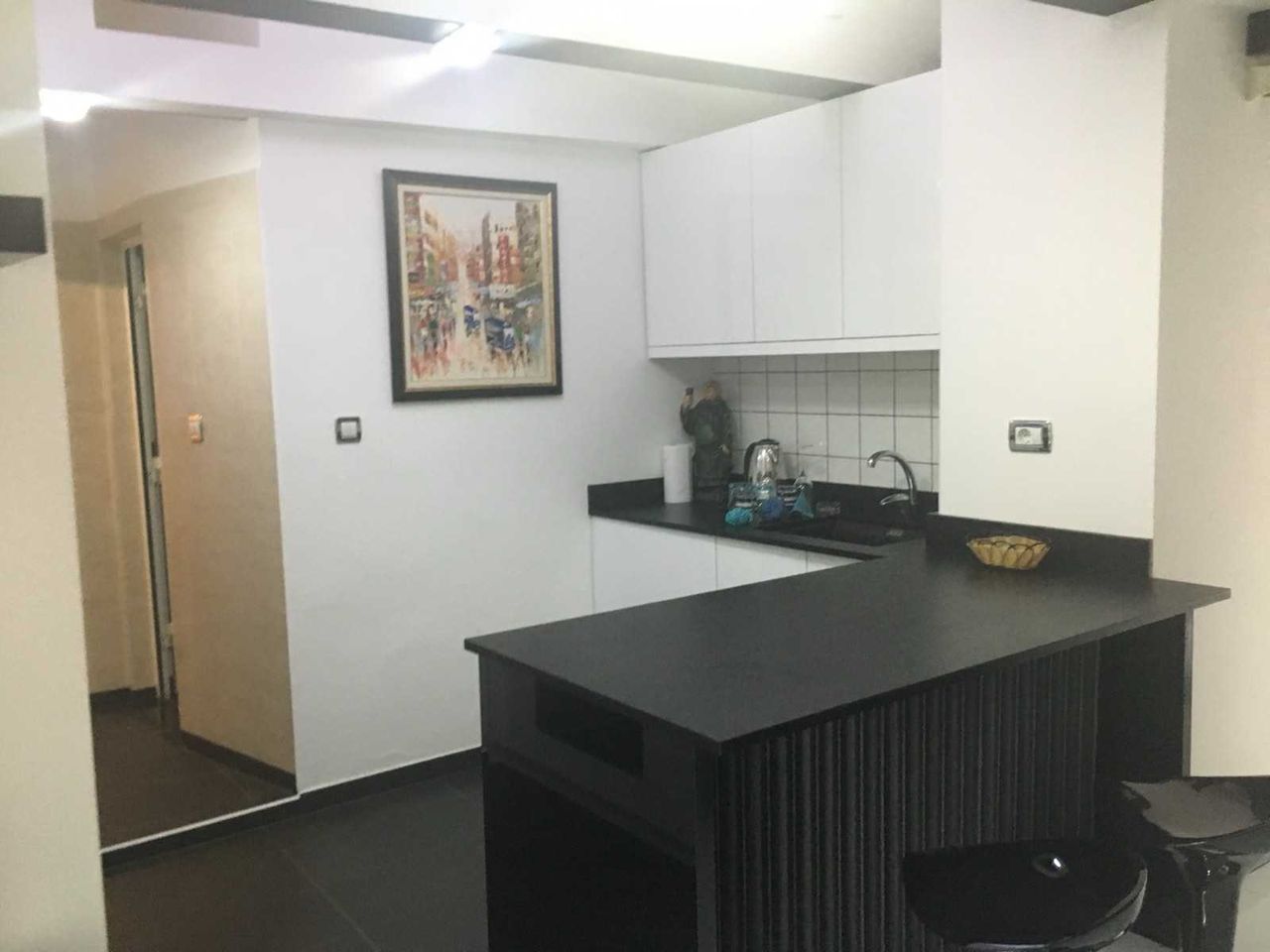 Дава се под наем Тристаен апартамент в София, Център - 82 кв.м за 765 € - Снимка #3