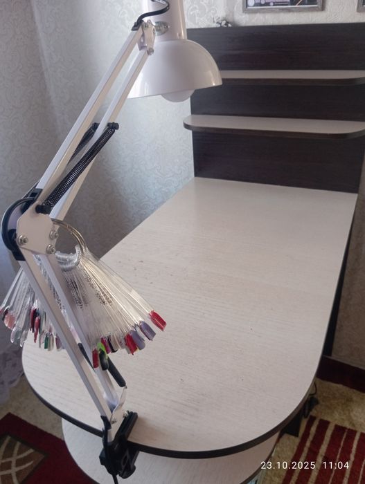 Продам маникюрный стол