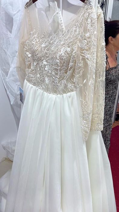 Rochie de mireasa- purtata o singura data