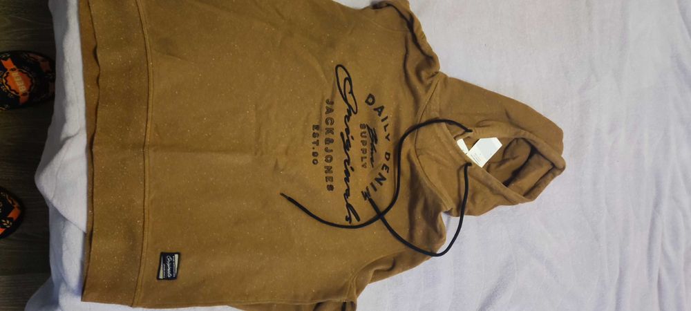 Продавам мъжки слуитчър