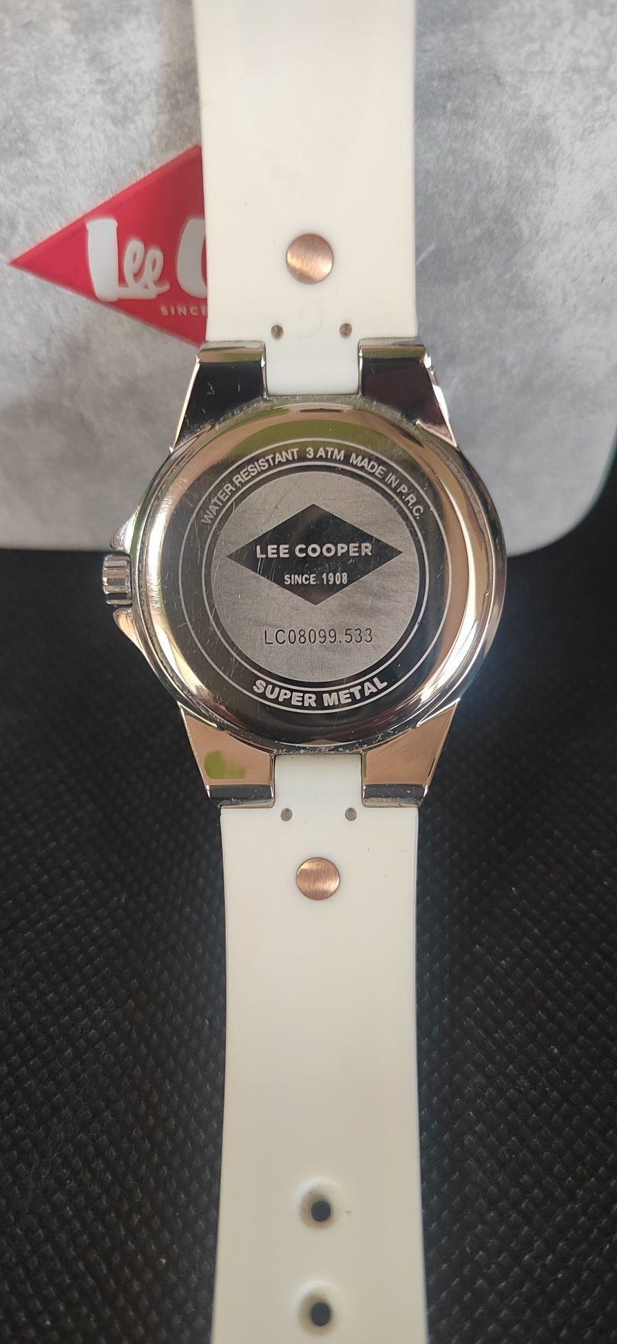 Продавам дамски часовник Lee Cooper