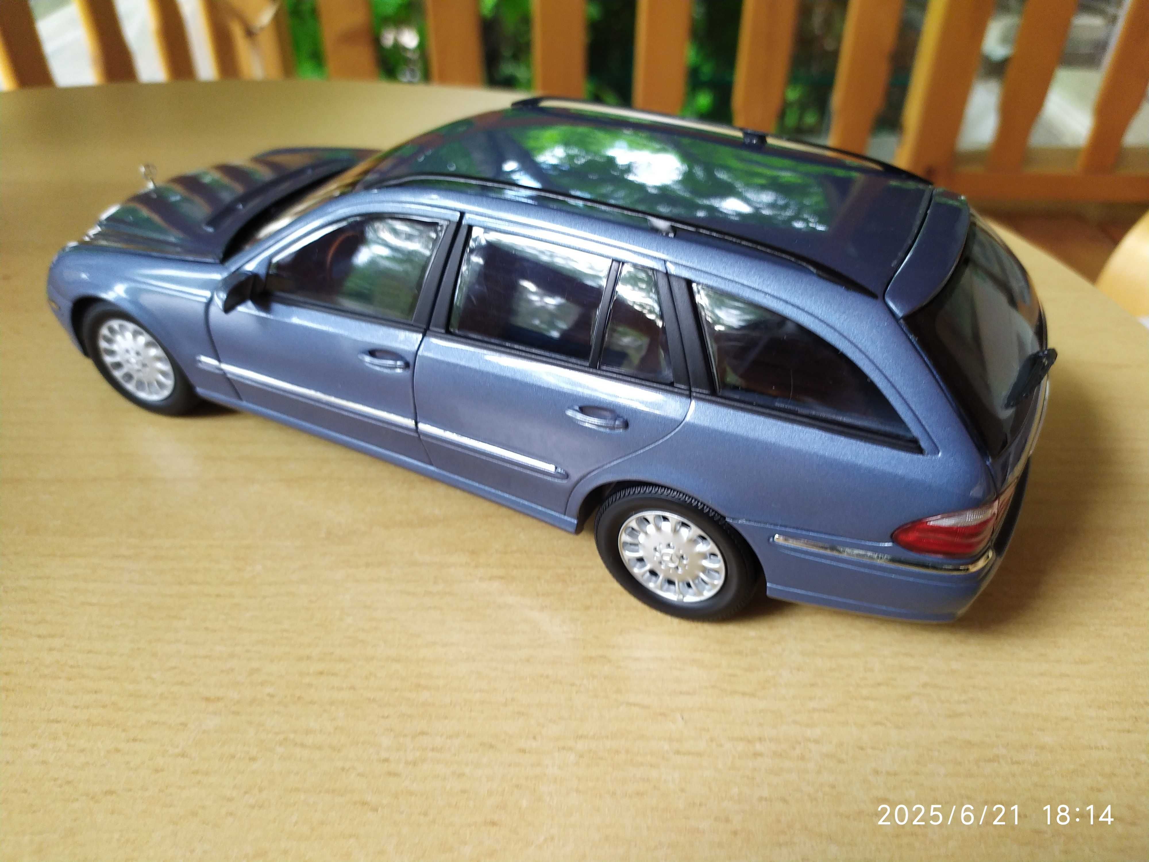 Метален модел на Mercedes Benz E Class Klasse T Modell S211  - Kyosho
