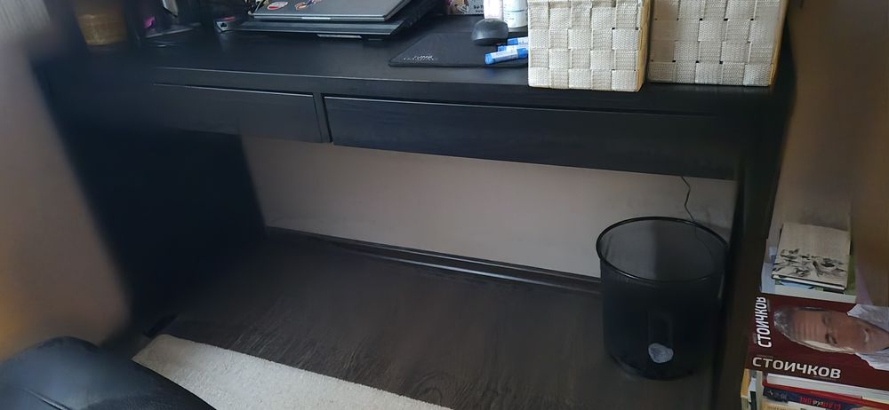 Бюро Икеа 142x50 см, черно-кафяво