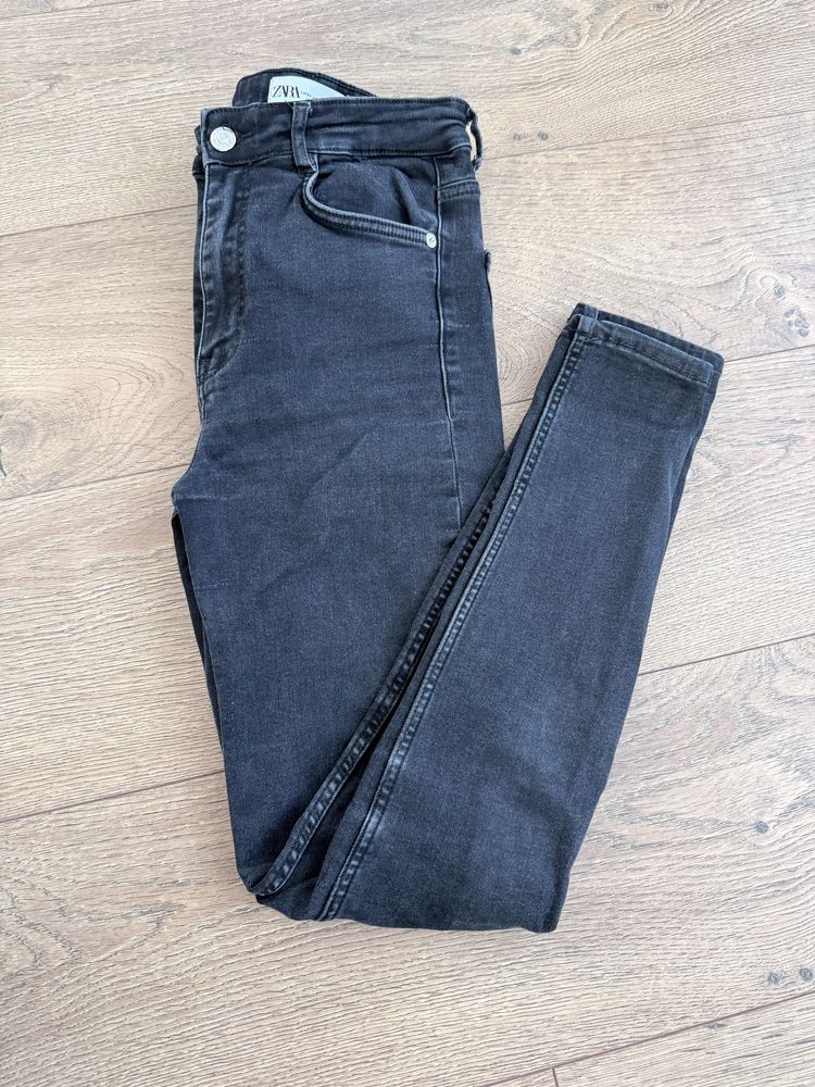 Дънки ZARA.