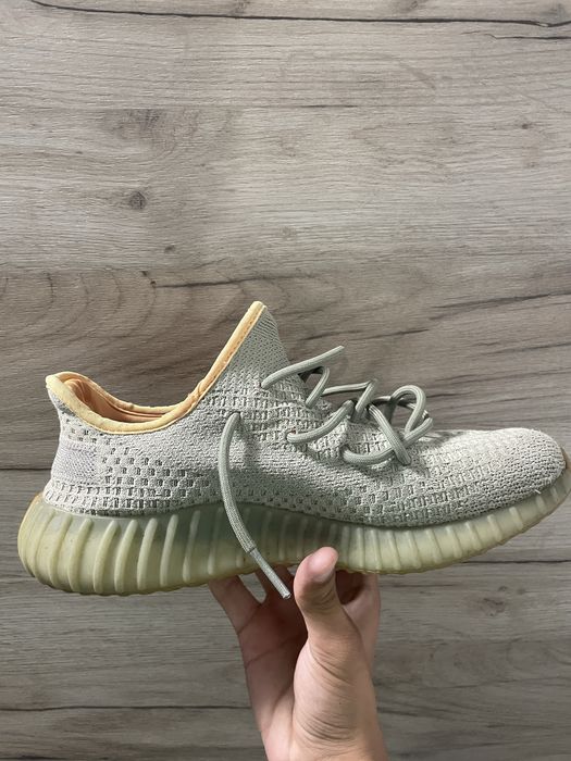Yeezy bost 350.