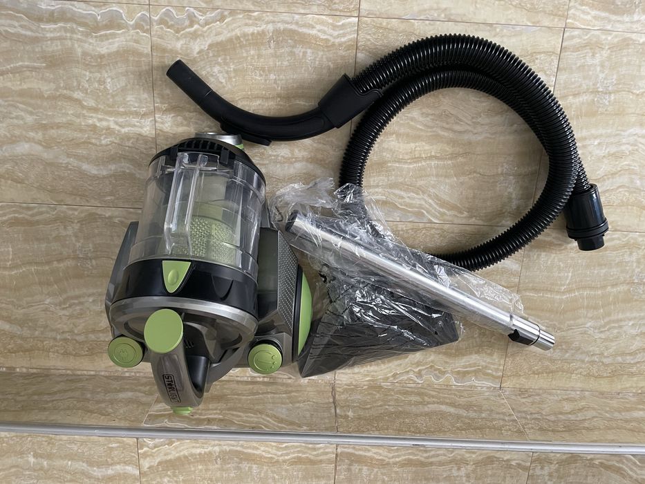 Aspirator NOU fara sac Star-Light 700 w putere variabila