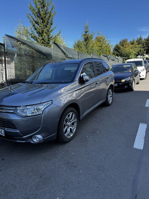 Vand / Schimb Mitsubishi Outlander mai multe poze si video in privat
