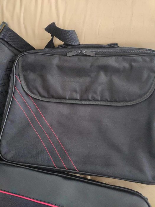 Genti laptop culoare negru.