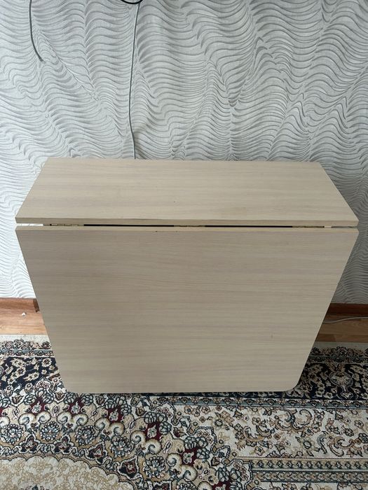 Стол для гостей