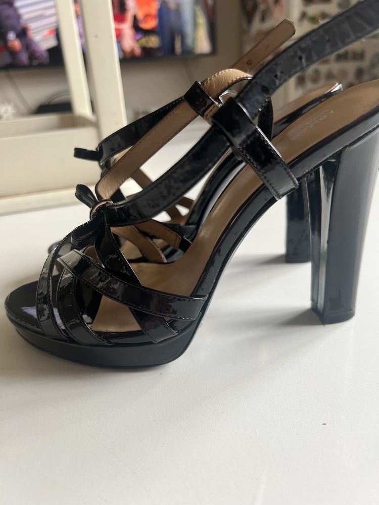 Обувки на високи токчета Guess, Armani и Motivi