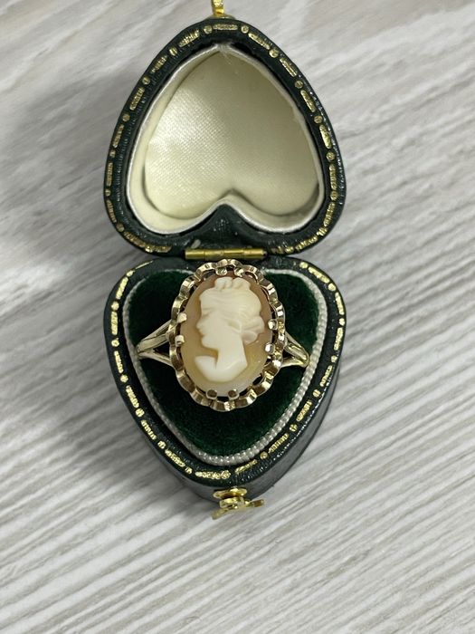 Inel vintage din aur 9 kt cu camee!