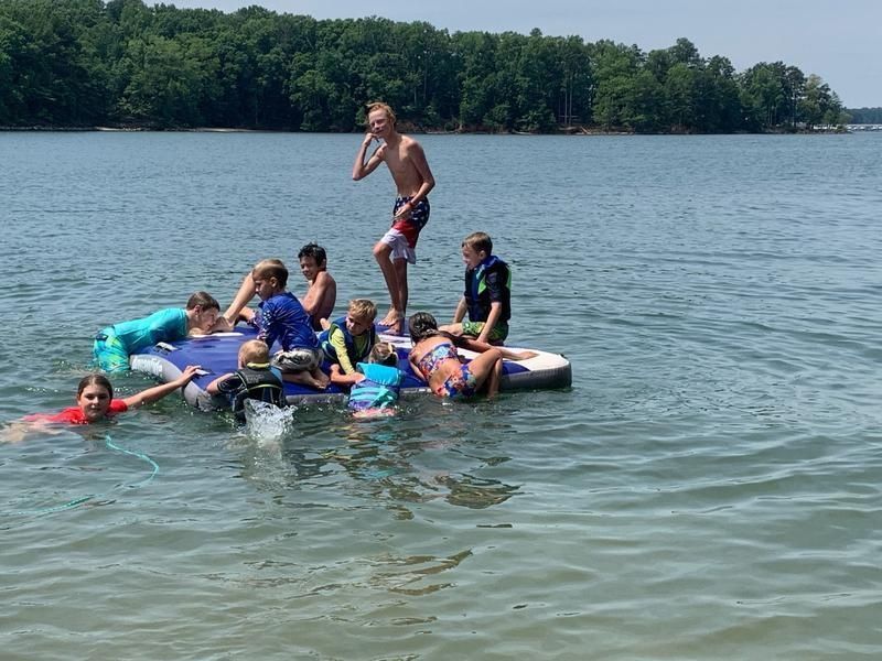 Vand platforma gonflabila Aquaglide Airport Classic Lounge and Towable