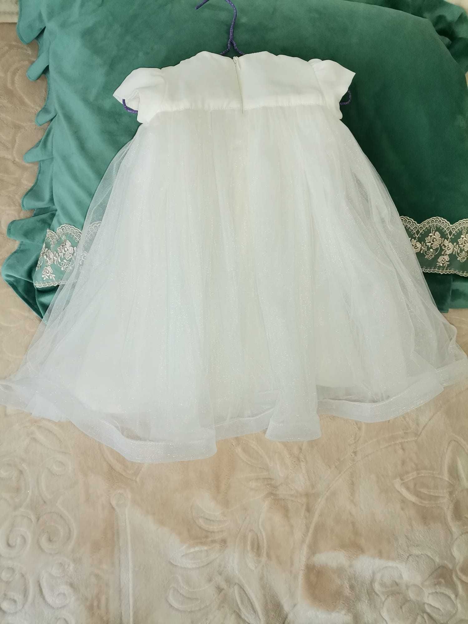 NOUA - Rochita de botez eleganta alba din tulle cu aplicatii