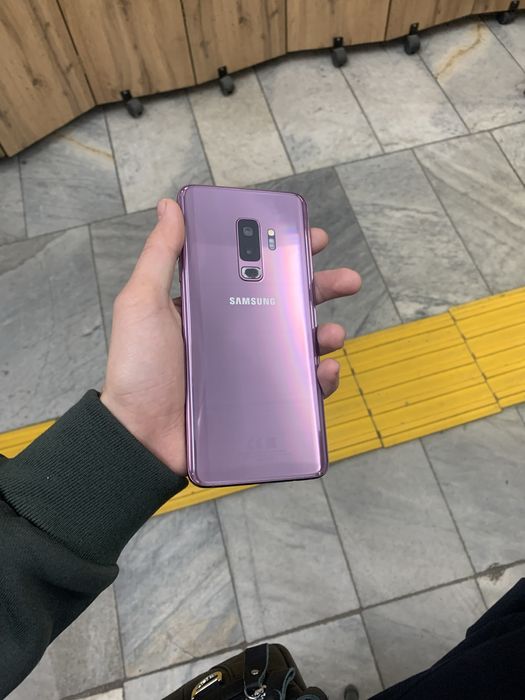 Продам Самсунг С 9 плюс в хорошем состояний