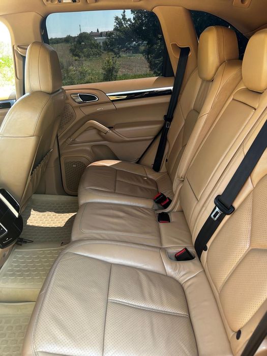 Vând Porsche Cayenne