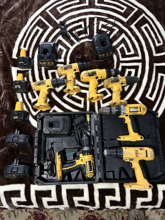 lot scule dewalt bormasina autofiletanta acumulator incarcator etc