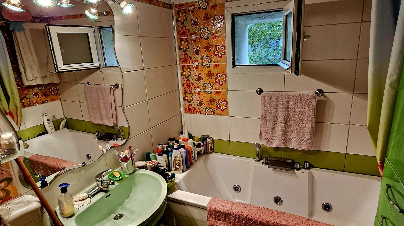 Apartament 4 camere, decomandat în sectorul 1, negociabil