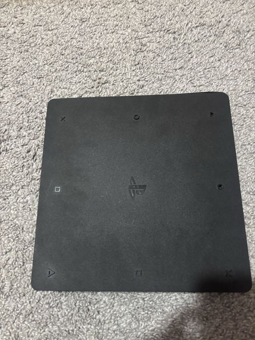 Playstation 4 с 5 игри подарък