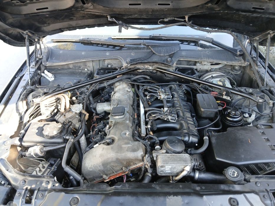 Dezmembrez bmw e60 2.5 benzina