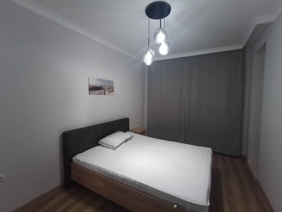 Дава се под наем Двустаен апартамент в Бургас, Изгрев - 59 кв.м за 561 € - Снимка #3