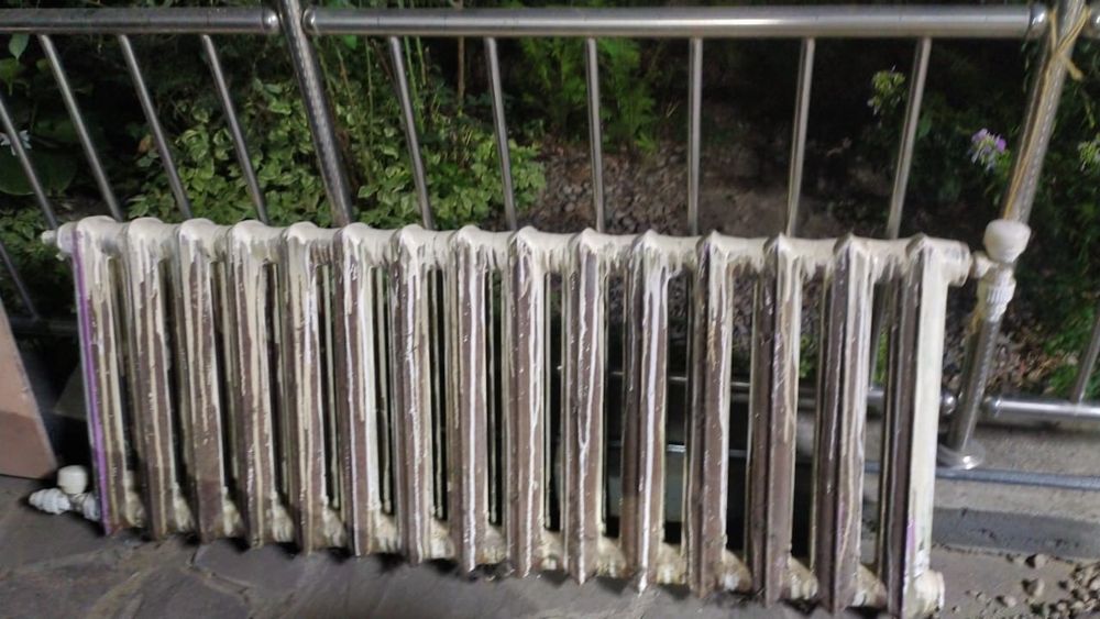 Продам батарею чугунную 15 секций.