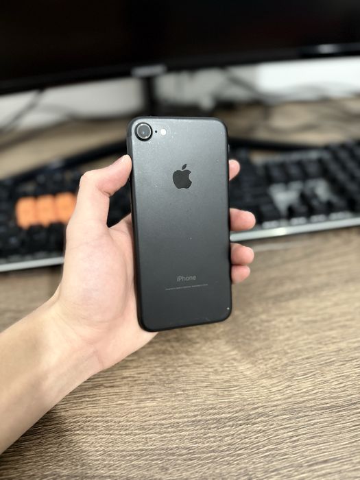 iPhone 7 32GB в хорошем состоянии