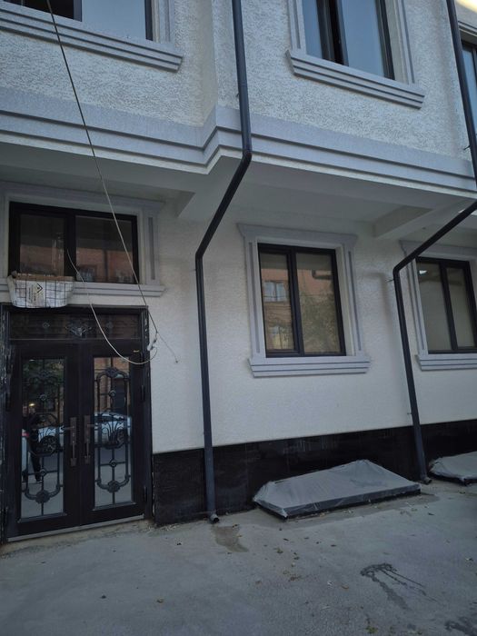 Дуплекс дом сотилади мансардаси билан.