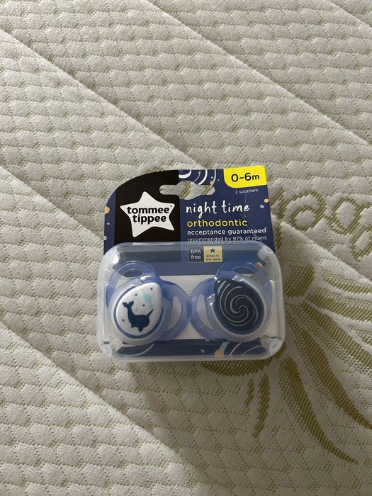Ортодонтични залъгалки Tommee Tippee - Night Time, 0-6 месеца