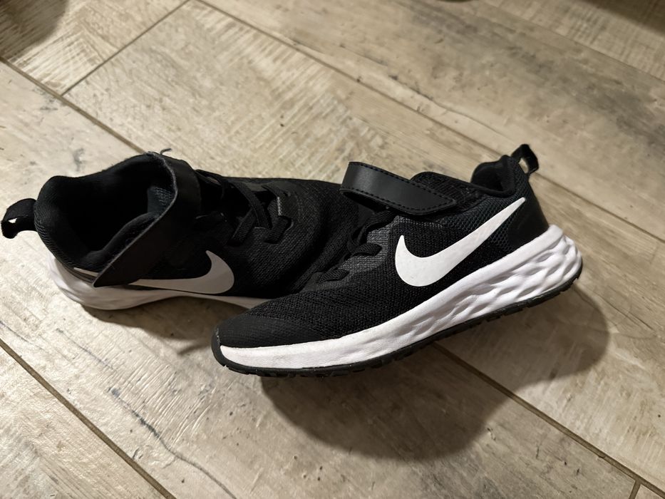 Adidasi nike impecabili