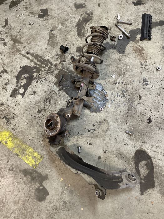 fuzeta cu amortizor dreapta fata renault clio 4 1.2 benzina 2016