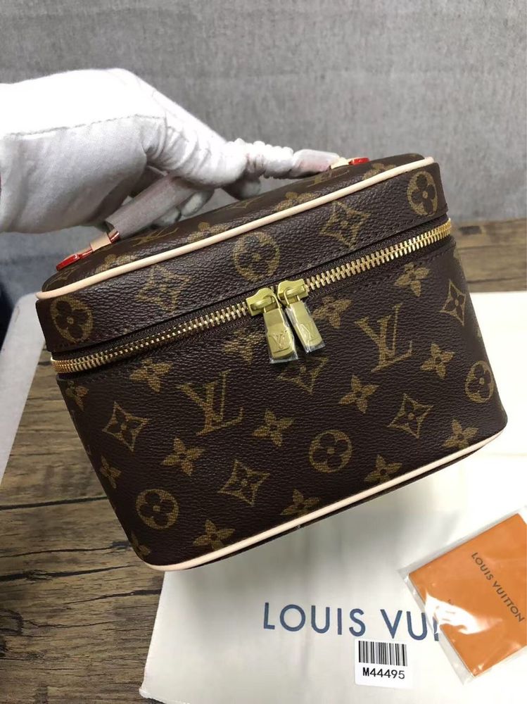 Louis vuitton чанта клъч мини вариант