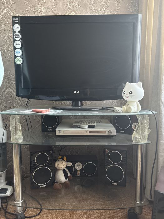 Подставка с телевизором колонки