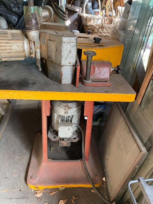 Дърводелска фреза с подавателен апарат